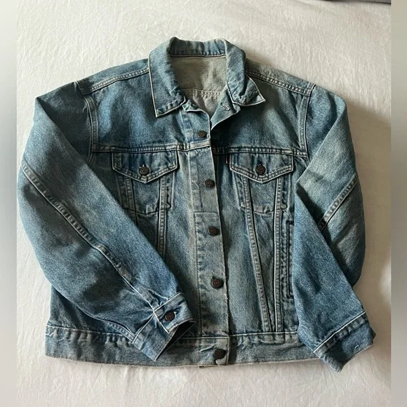 Vintage Levi's ClassicTrucker Jean Jacket in distressed vintage blue Size L - Picture 2 of 12
